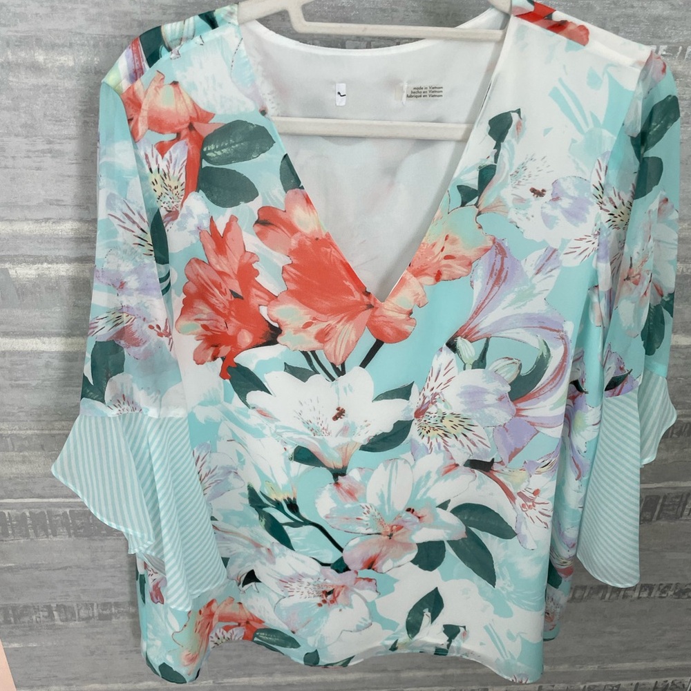 Soft floral, bell sleeve top
